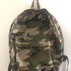 NWOT Everest Unisex Adults Classic Woodland Camo Backpack, Camouflage